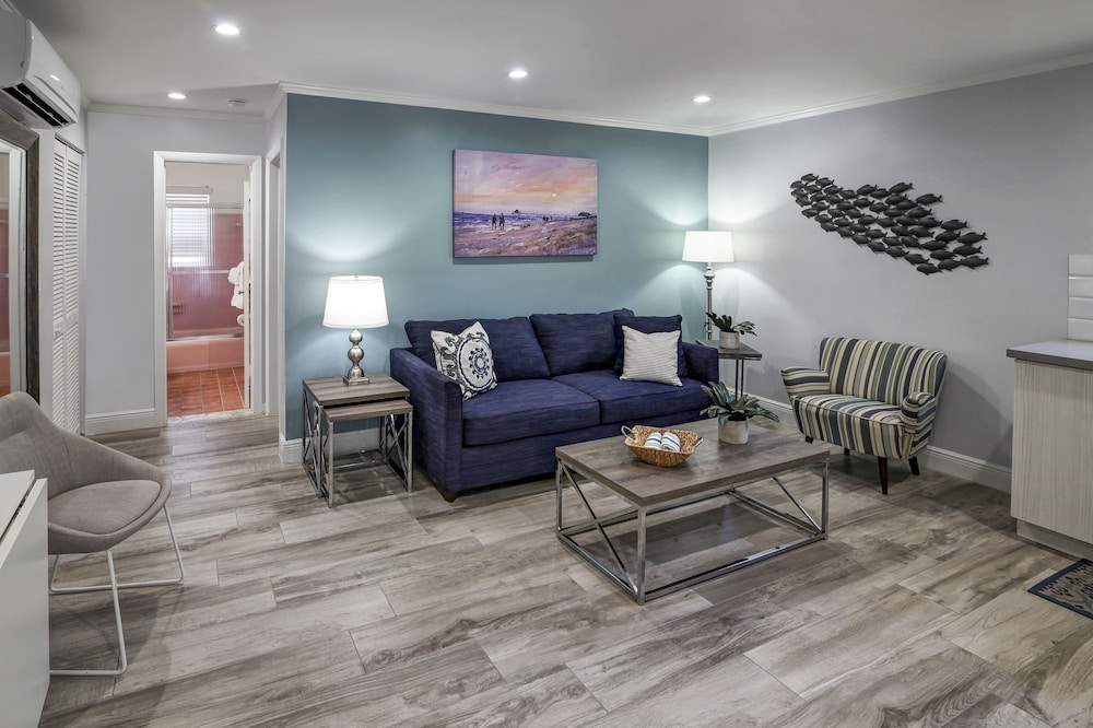 May Dee Suites - photo 32
