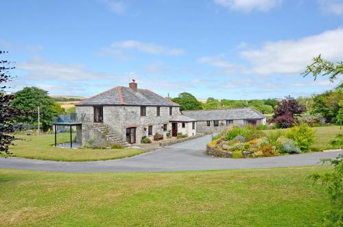 Maple & Beech Barns — 4-Star Luxury Hotel in Truro, United Kingdom