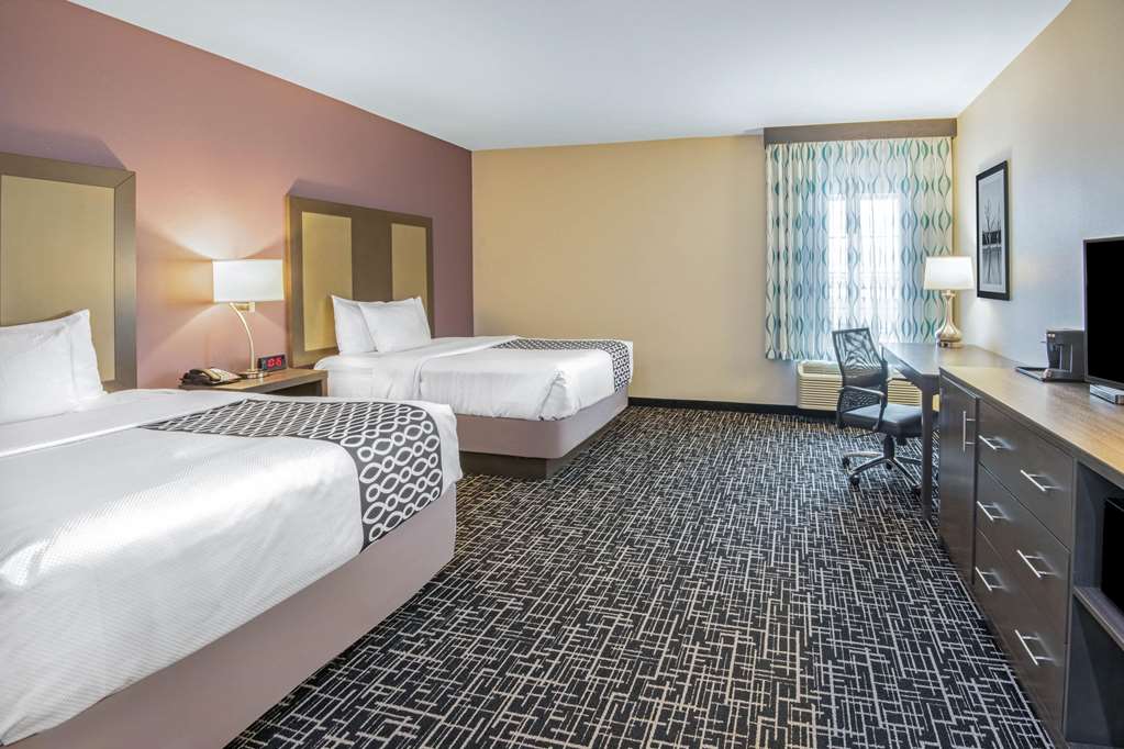 La Quinta Inn & Suites by Wyndham Weatherford OK - photo 8