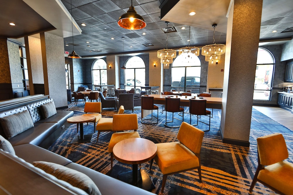 Hilton Garden Inn Savannah Historic District - photo 6