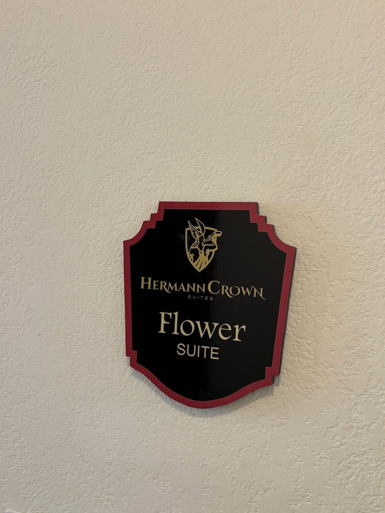 Hermann Crown Suites - photo 111