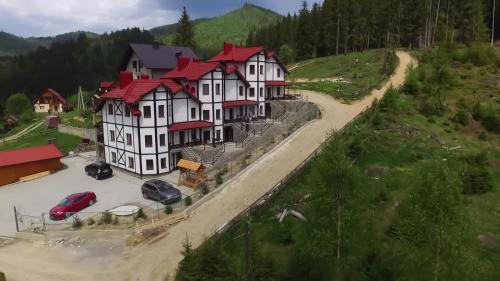 New 2020 specious cottage DRUZI — 4-Star Luxury Hotel in Vorokhta, Ukraine