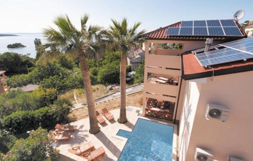 Villa Davorka in Supetarska Draga Haus für 8 Personen — 4-Star Luxury Hotel in Supetarska Draga, Croatia