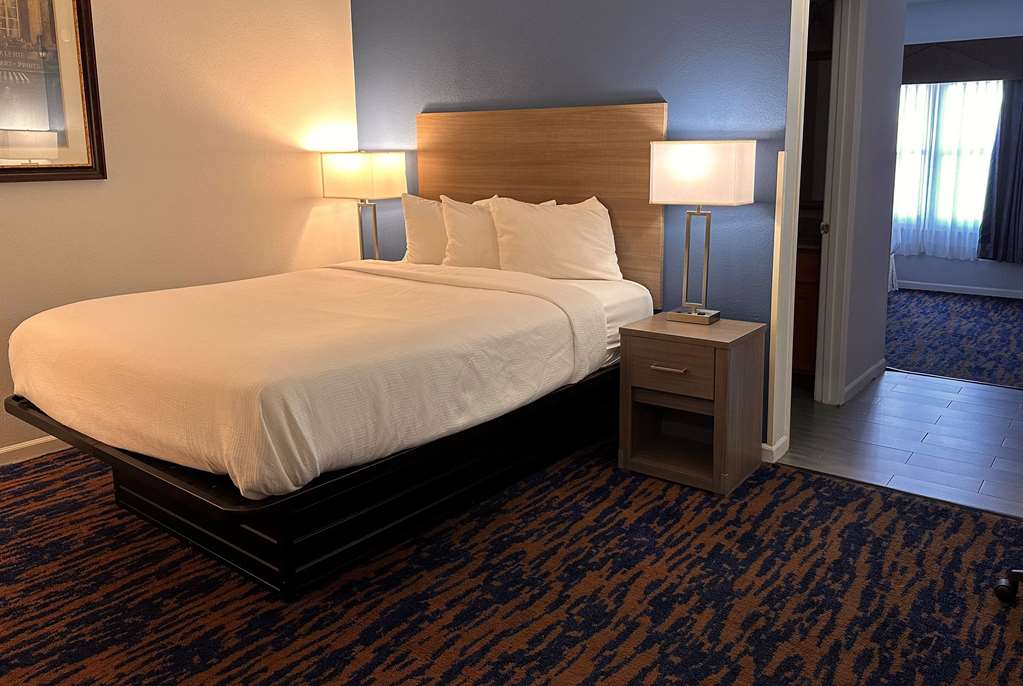 Baymont by Wyndham Indianapolis Northwest - photo 10