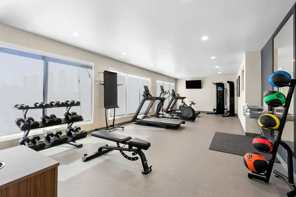 Everhome Suites Glendale Sports Entertainment District - photo 32