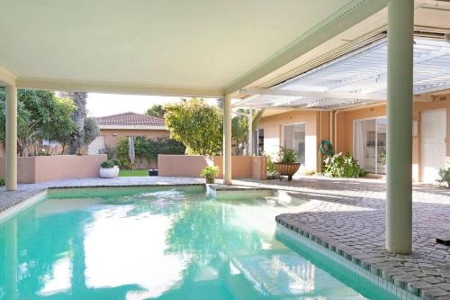 All Surfers Dream Villa ocean is so close — 4-Star Luxury Hotel in Cape Town, South Africa