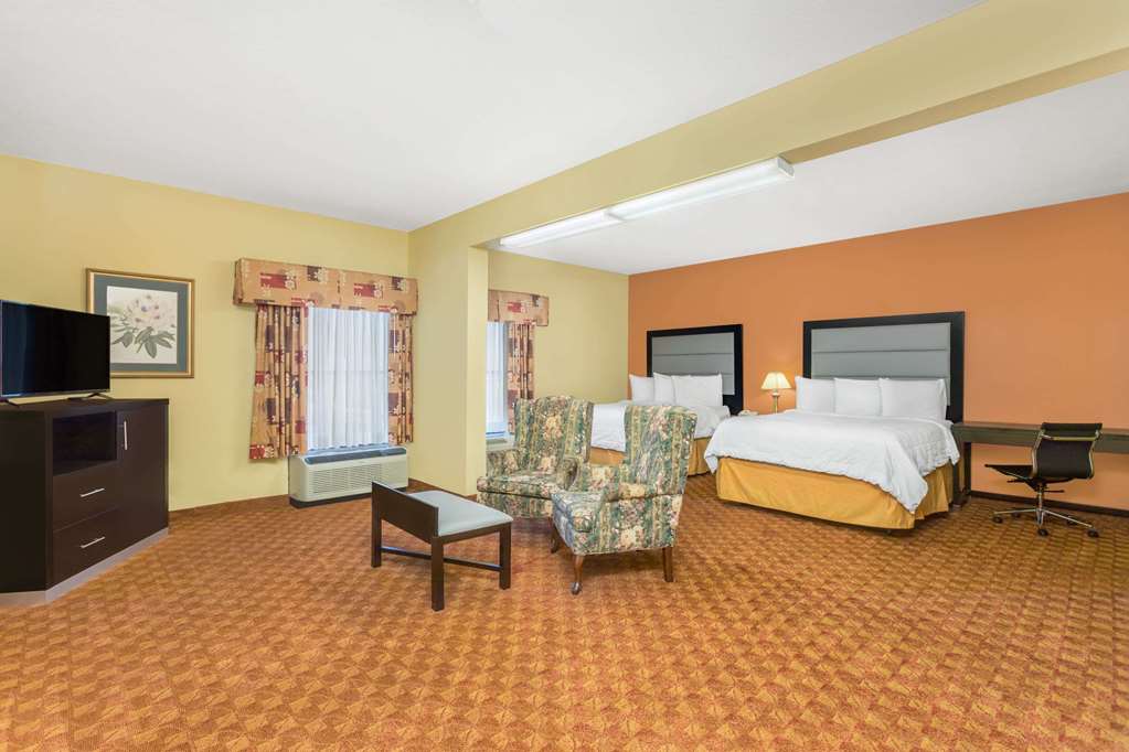 Baymont by Wyndham Fayetteville - photo 12