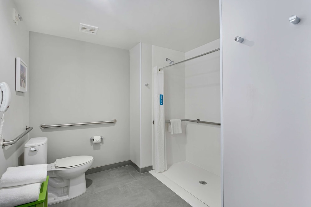 Hampton Inn Houston Pearland - photo 32