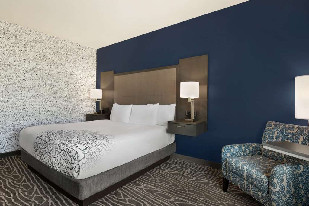 La Quinta Inn & Suites by Wyndham Rock Hill - photo 34