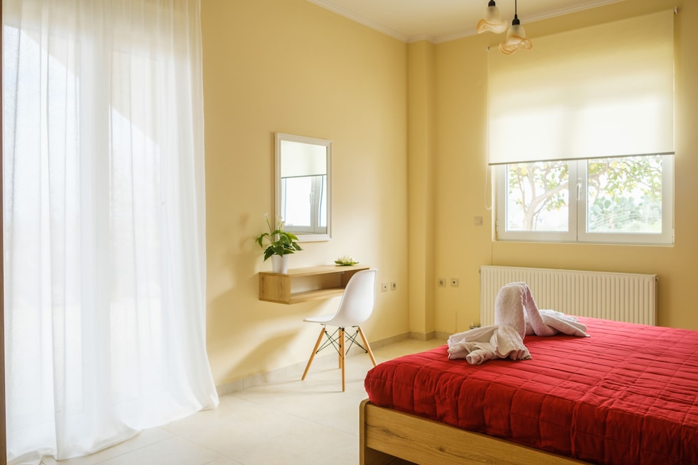 NeSo Peter's Flat steps to Beach with Great Views — 4-Star Luxury Hotel in Kolympari, Greece