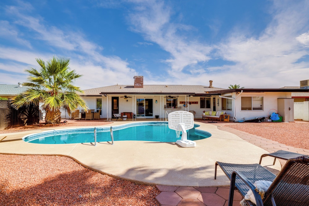 Walk To Golf Club Sun City Home W Private Pool 22029443 — Sun City
