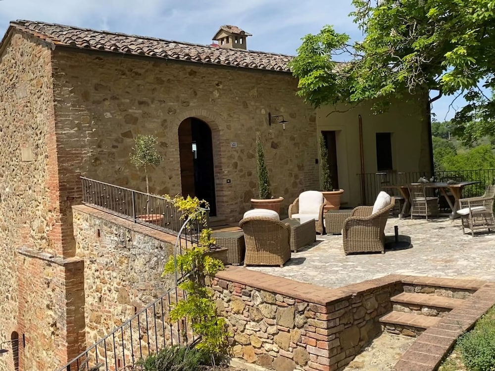 Villa Montebella — 4-Star Luxury Hotel in Montepulciano, Italy