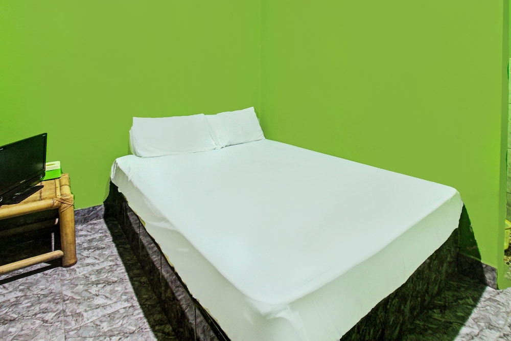 Hotel O Ashooy HomestayNearWisata Desa sedau — hotel in Narmada