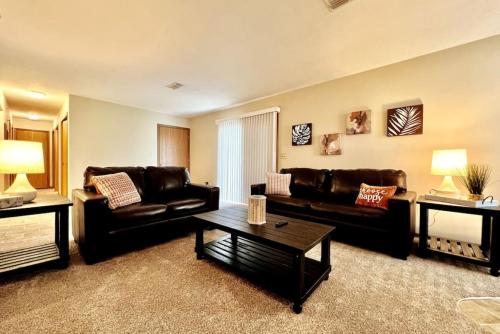 Cozy 2 Bedroom Paired Home in Middletown OH — 4-Star Luxury Hotel in Middletown, United States