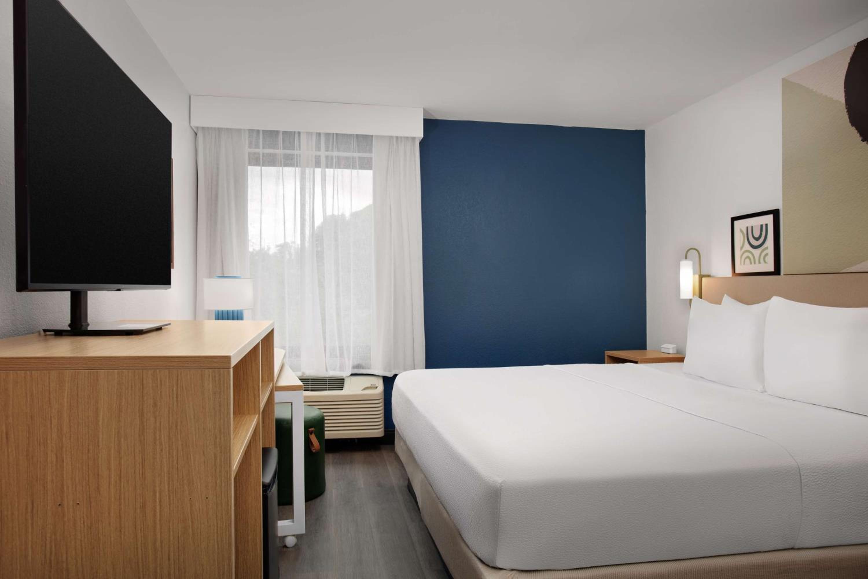 Spark by Hilton Atlanta Cumberland Ballpark - photo 5