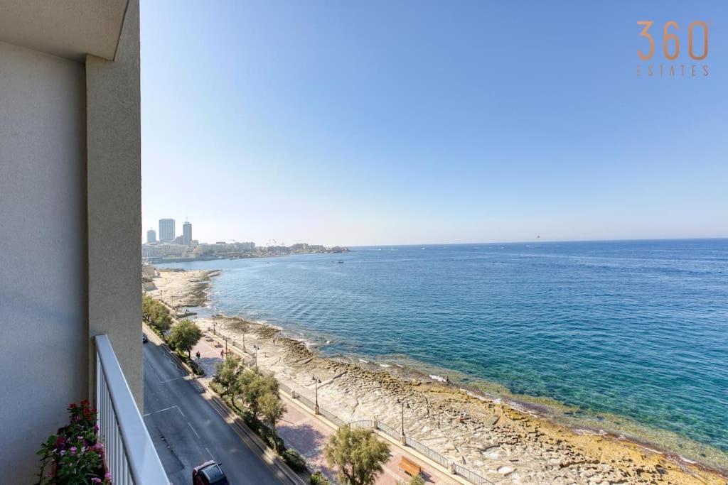 A Beautiful seafront home with balcony & Views by 360 Estates — 4-Star Luxury Hotel in Sliema, Malta
