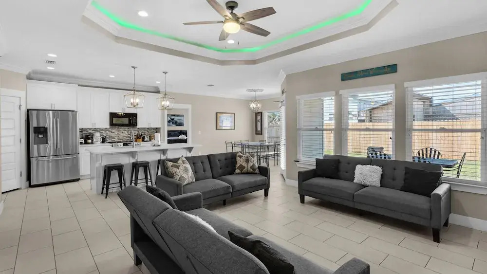 Cozy 4 br Beachside Escape — 4-Star Luxury Hotel in Lower Grand Lagoon, United States