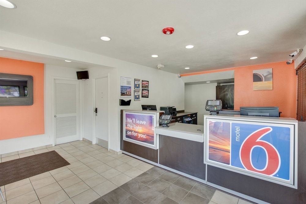 Motel 6 Columbia West - photo 27