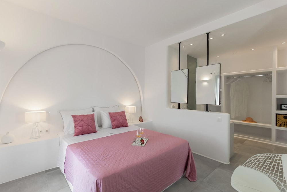 Alexander Suites - carbon neutral hotel in Paros