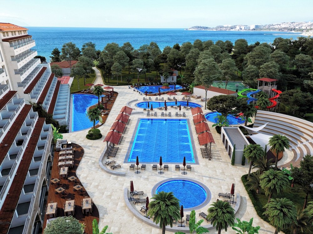 Batihan Beach Resort & Spa Ultra All Inclusive — 4-Star Luxury Hotel in Kusadasi, Turkey