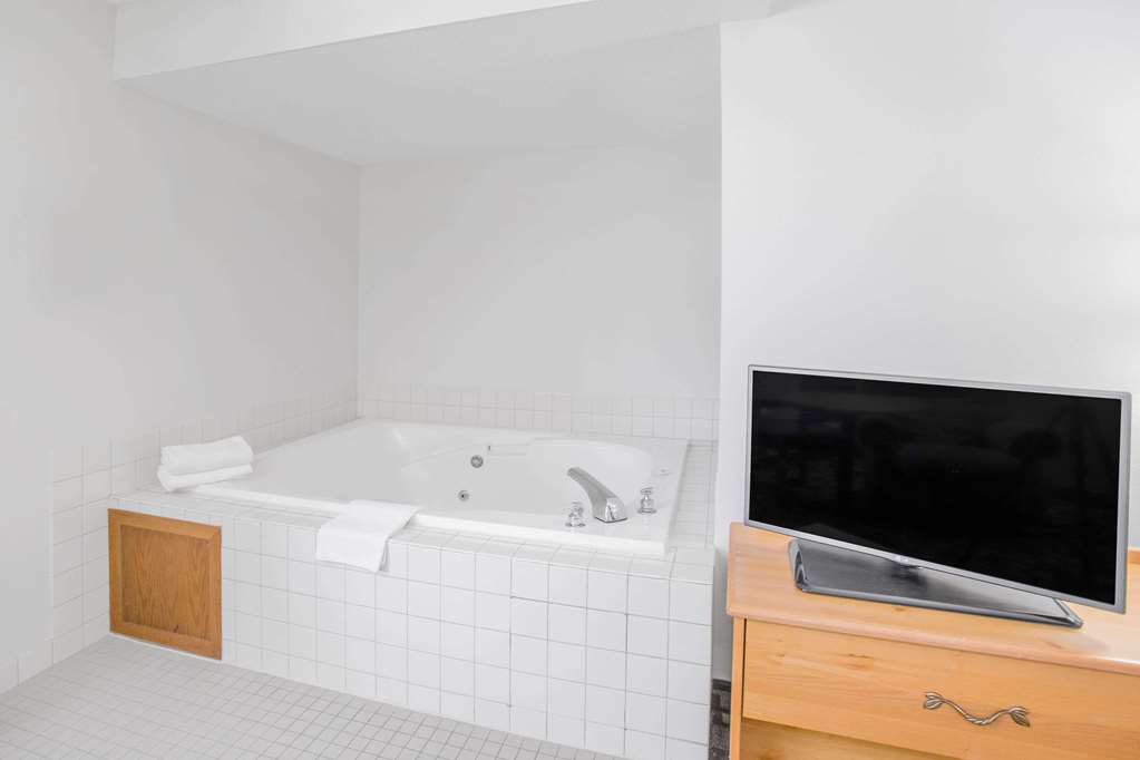 Super 8 by Wyndham Independence IA - photo 14