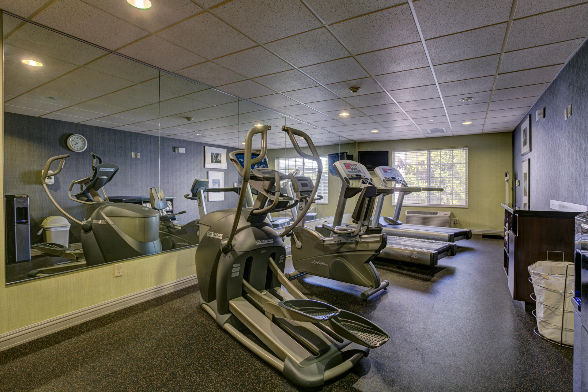 Holiday Inn Hotel & Suites Milwaukee Airport by IHG - photo 5