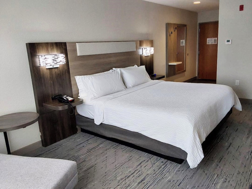 Holiday Inn Express & Suites Antigo by IHG - photo 18