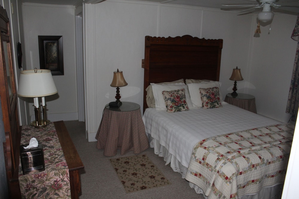 Fox Creek Inn Llc - photo 8