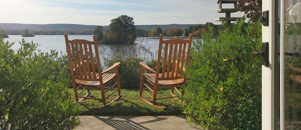 Lookout Point Lakeside Inn - photo 36