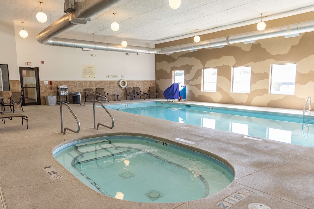Hampton Inn & Suites Scottsbluff Conference Center - photo 35