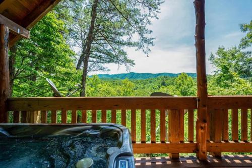 Nice View Log Cabin Fireplace Hot Tub Pool Table — 4-Star Luxury Hotel in Sevierville, United States