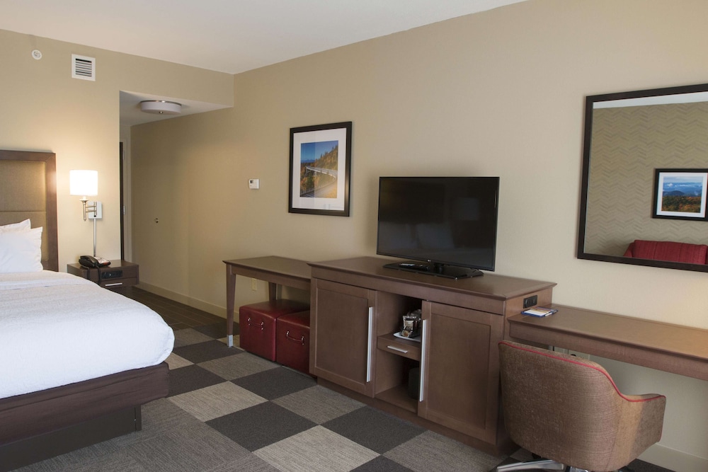 Hampton Inn & Suites Boone - photo 12