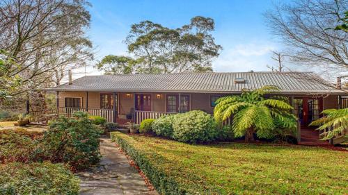 Sunnyside Hous At The End Of A Quiet Cul De Sac in Wentworth Falls, Australia