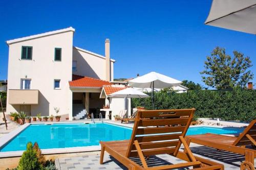Villa Matia with pool — 4-Star Luxury Hotel in Imotski, Croatia