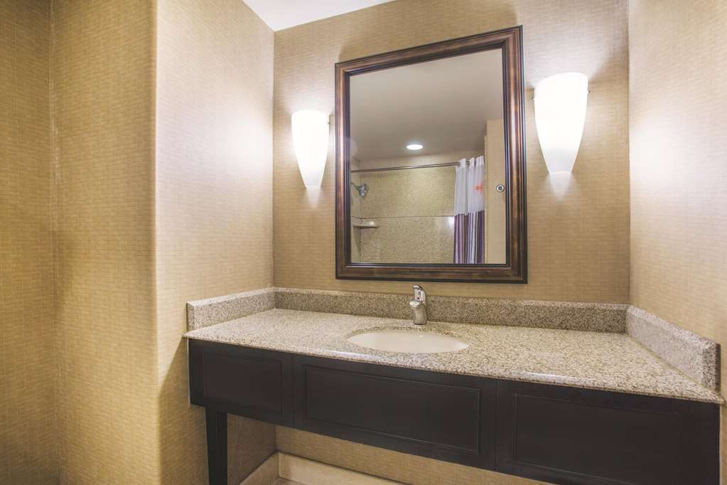 La Quinta Inn & Suites by Wyndham Ely - photo 17