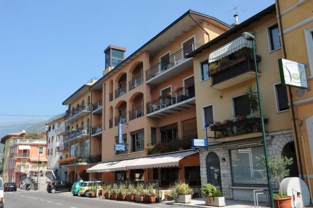 Hotel Sorriso - carbon neutral hotel in Brenzone