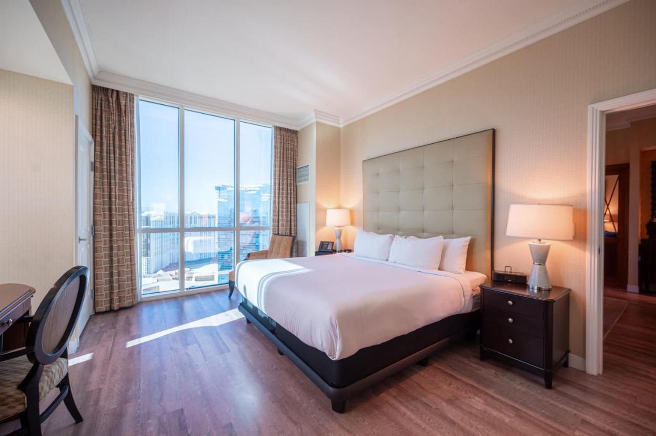 High Floor StripView Balcony 1BDR & JetBath — 4-Star Luxury Hotel in Las Vegas, United States