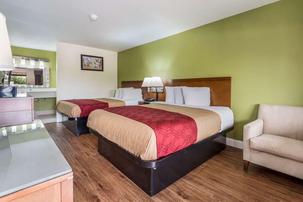 Econo Lodge Atlanta Airport East - photo 17
