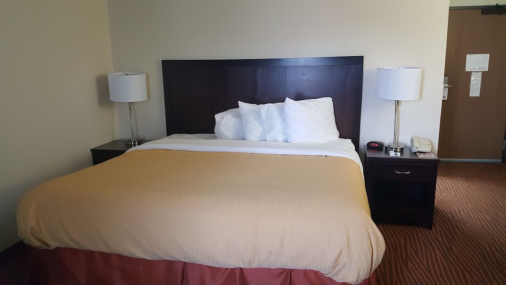 AmericInn by Wyndham Muscatine - photo 18