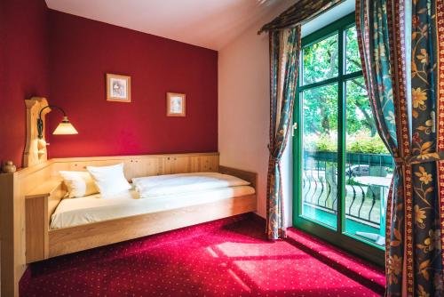 Landgasthof zum Mühlenteich — 4-Star Luxury Hotel in Eggersdorf, Germany