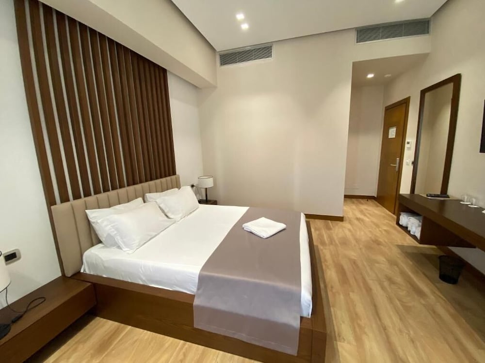 Portik Hotel — Berat — photo 2