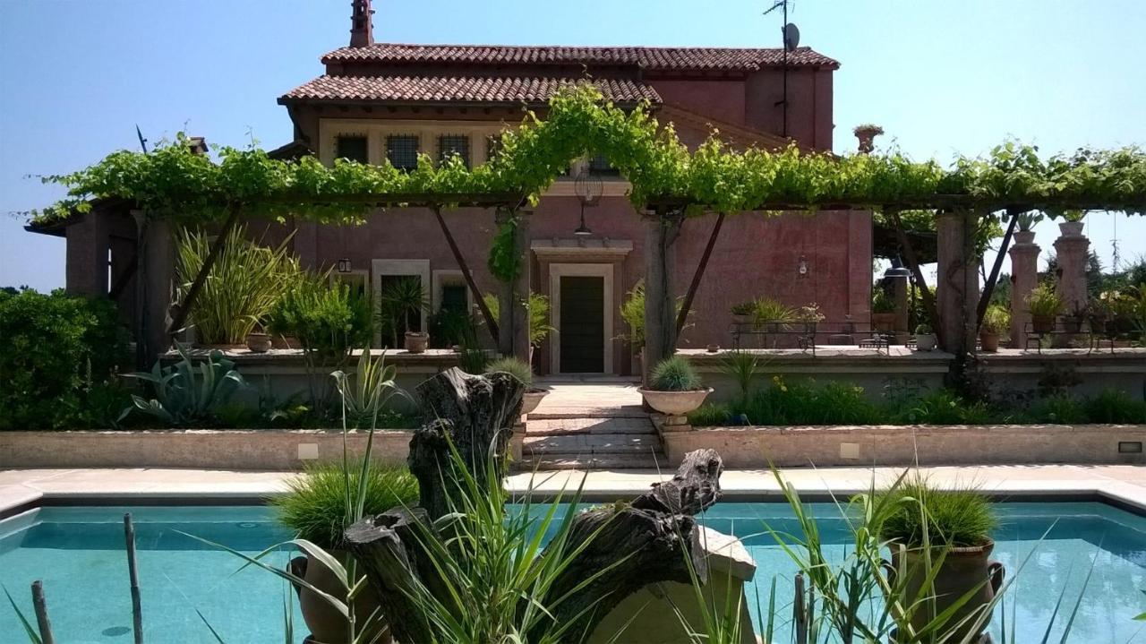 Bed And Breakfast Posserle — 4-Star Luxury Hotel in Padenghe Sul Garda, Italy
