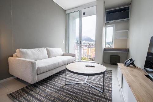 The Rose 603: City Centre Aprt with Rooftop Pool