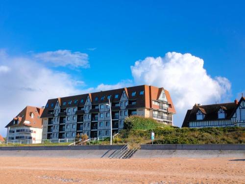 Le Lagon de Leon Escapade a Deux En Front de Mer Avec Acces Direct Et Privatif a la Plage Sur la Promenade Marcel Proust a Cabourg in Cabourg, France