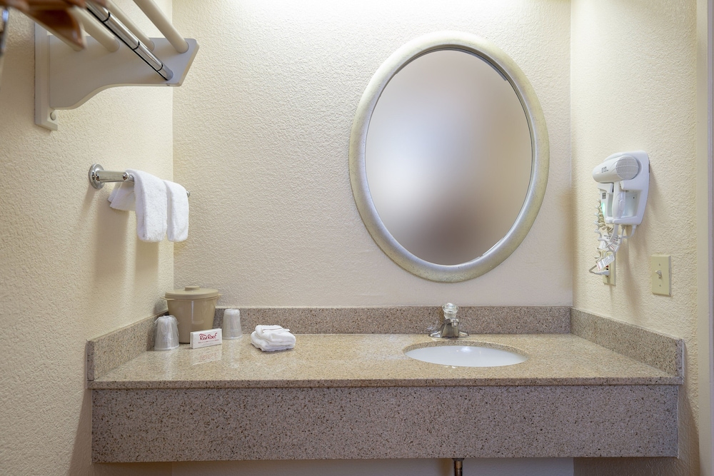 Red Roof Inn Greenville - photo 40