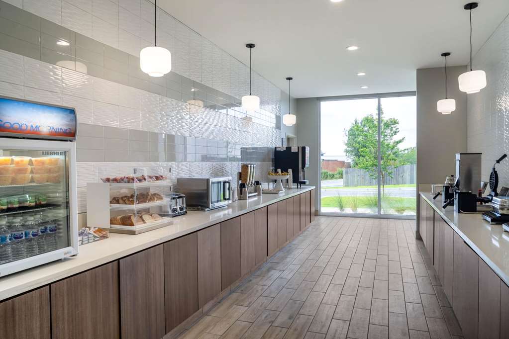 La Quinta Inn & Suites by Wyndham Tifton - photo 36