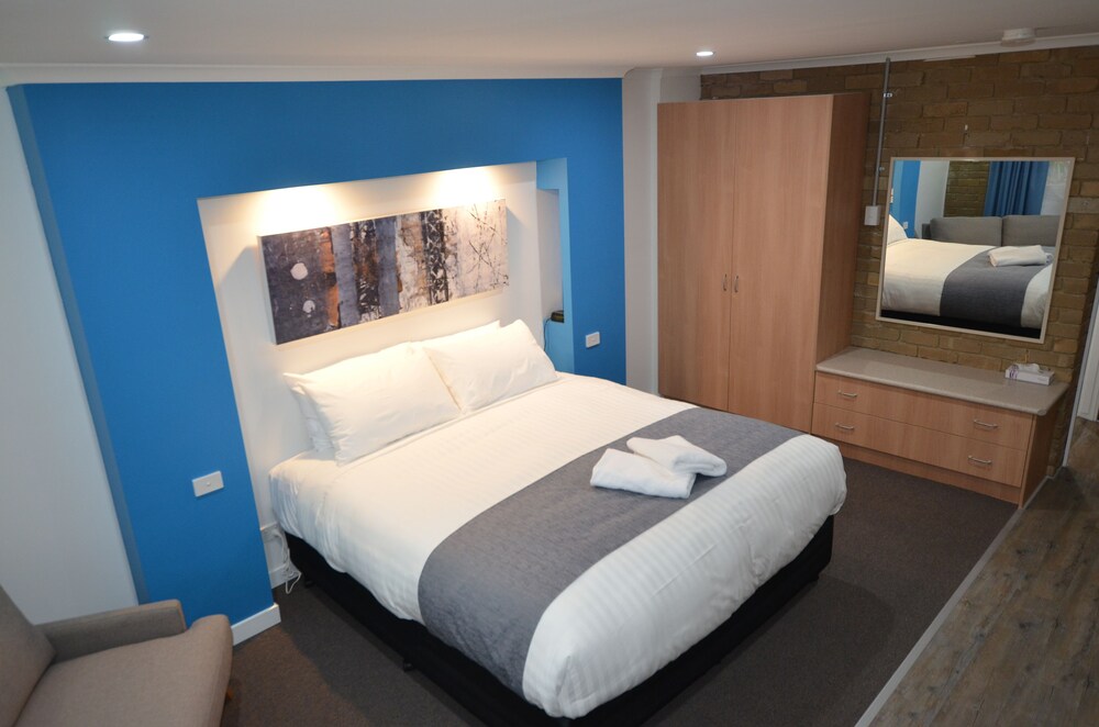 Tropicana Motor Inn in Cowes, Australia