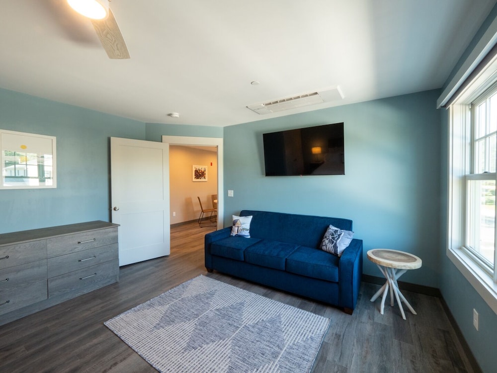 Long Beach Suites - photo 10