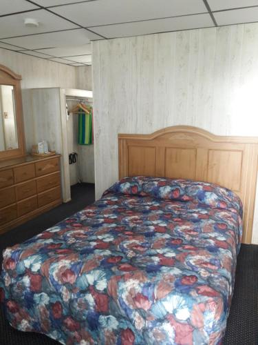 Suitcase Motel & Travel - photo 30