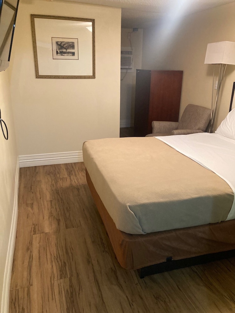 Grand Motel Inn and Suites of Reform AL - photo 5